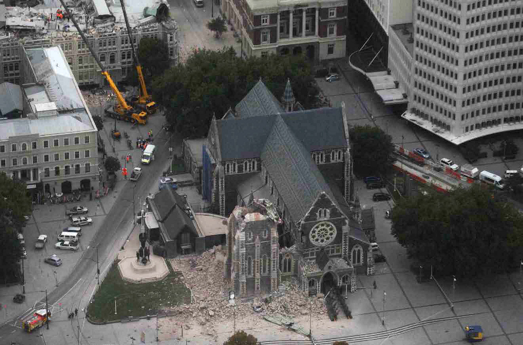 Christ_Church_Cathedral_-_2011_earthquake_damage.jpg
