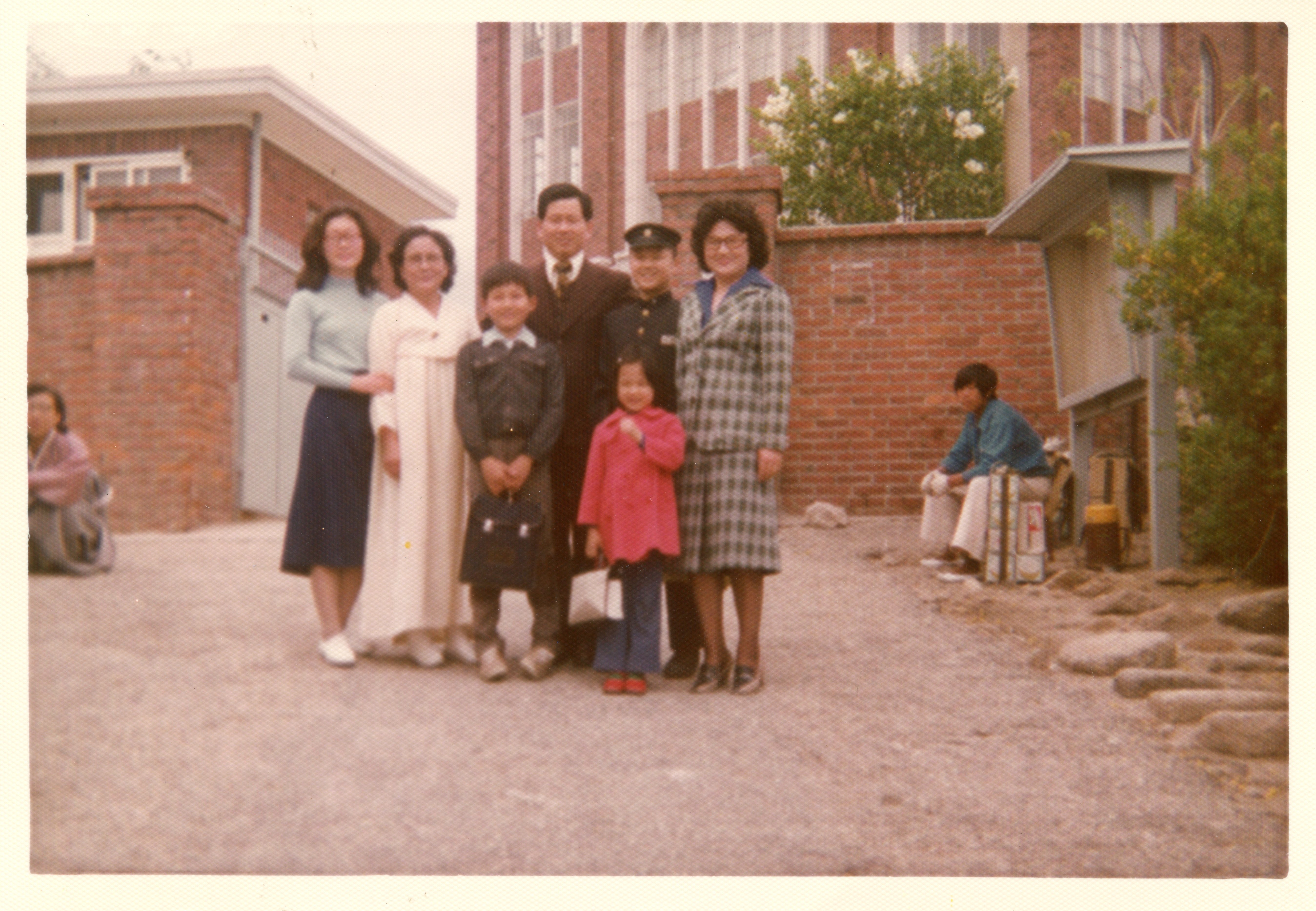 1974년 서울혜화국민학교 4학년 시절 가족사진.jpg